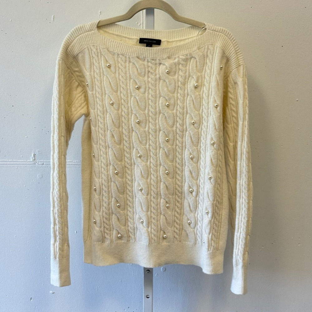 Ann Taylor Cream Cable Knit Faux Pearl Sweater Size Medium Boatneck Soft Fall